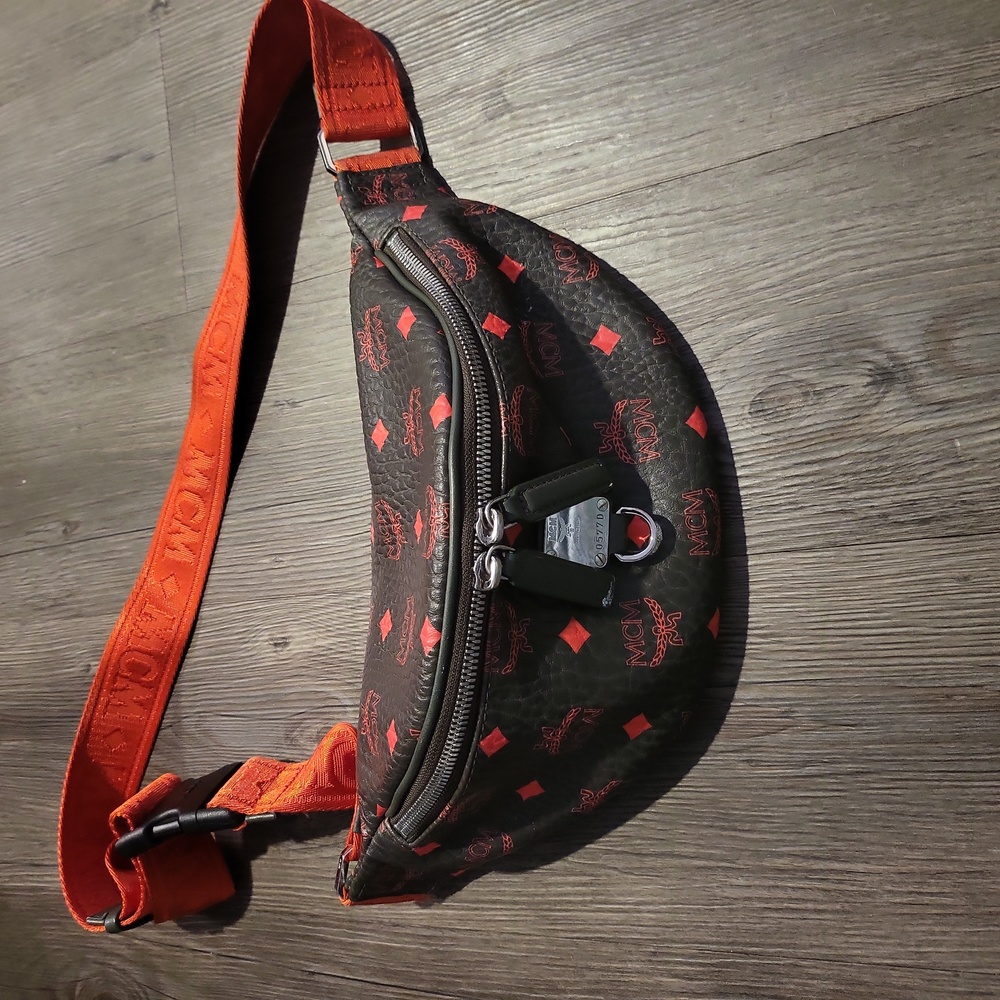 MCM - Picture 2 of 7